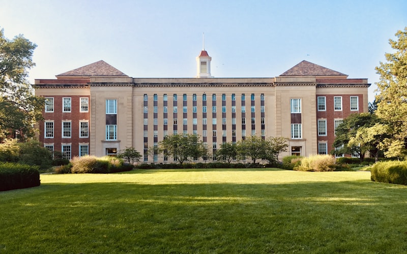 Établissements scolaires et universitaires